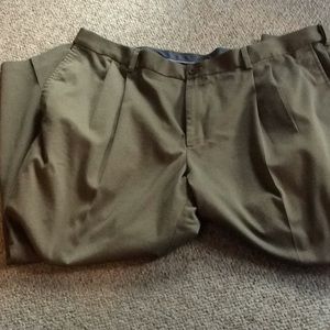 Men’s 44x29 Haggar classic fit no iron slacks